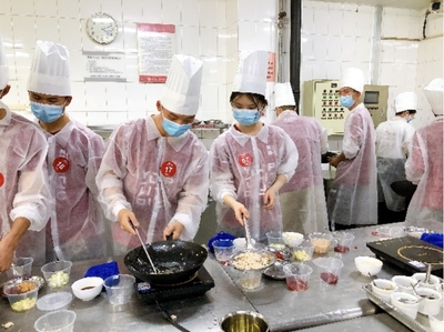 我為師生辦實事 | 北大餐飲聚焦師生餐飲需求 溫情服務(wù)滋潤心 技術(shù)服務(wù)制作